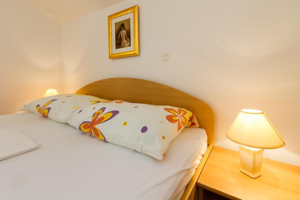 Apartments Vukelic Klenovica Δωμάτιο φωτογραφία